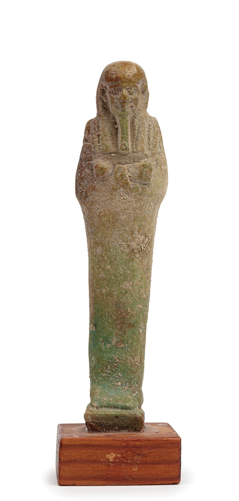 造型精美的淡绿色琉璃釉巫沙布提俑, 大约第26王朝,公元前664-525 