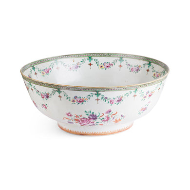 A LARGE CHINESE FAMILLE ROSE PORCELAIN PUNCH BOWL QING DYNASTY, 18TH/19TH CENTURY - Fine Classic Antiques