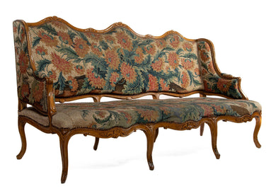 一件令人印象深刻的大型路易十五時期木製掛毯沙發，法國，約 1780 年