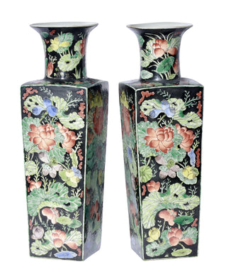 一對 20 世紀中國黑地粉瓷花瓶