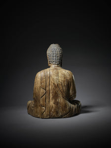 A LARGE CARVED WOODEN FIGURE OF BUDDHA, MING DYNASTY （1368-1644） - Fine Classic Antiques