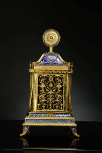 A GEM INlAID GILT BRONZE ENAMEL FLORAL CLOCK, QING DYNASTY (1636-1912)