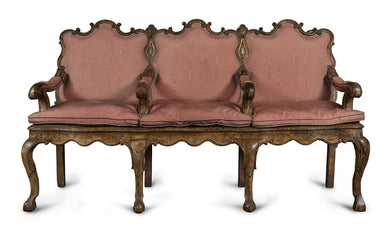 17 世纪意大利胡桃木三人座 Divano，粉红色丝绸软垫