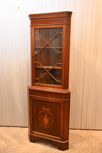 A REGENCY STYLE MAHOGANY AND MARQUETRY CORNER CABINET, 20TH CENTURY