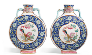 A PAIR OF 'FAMILLE-ROSE' MOONFLASKS, TONGZHI SEAL MARKS AND PERIOD (1861-1875) - Fine Classic Antiques
