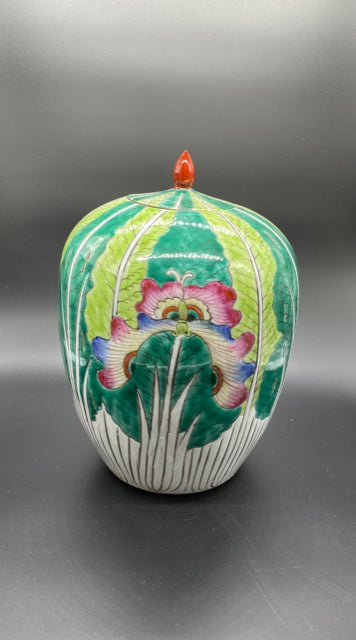 One Chinese Vintage Famillie Rose Cabbage Lidded Jar, 20th Century