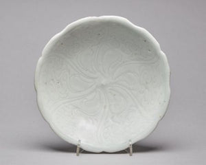 A CHINESE QINGBAI FOLIATE RIMMED DISH, NORTHERN SONG (1127-1279)
