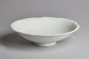 A CHINESE QINGBAI FOLIATE RIMMED DISH, NORTHERN SONG (1127-1279)