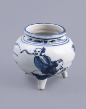 A CHINESE BLUE AND WHITE INCENSE BURNER, TIANQI OR CHONGZHEN PERIOD, MING DYNASTY