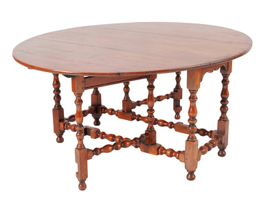 18 世纪早期风格英式樱桃木餐桌，20 世纪